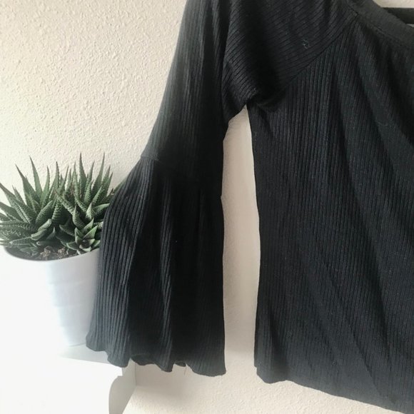 Off-the-Shoulder Ribbed Top - Picture 2 of 4